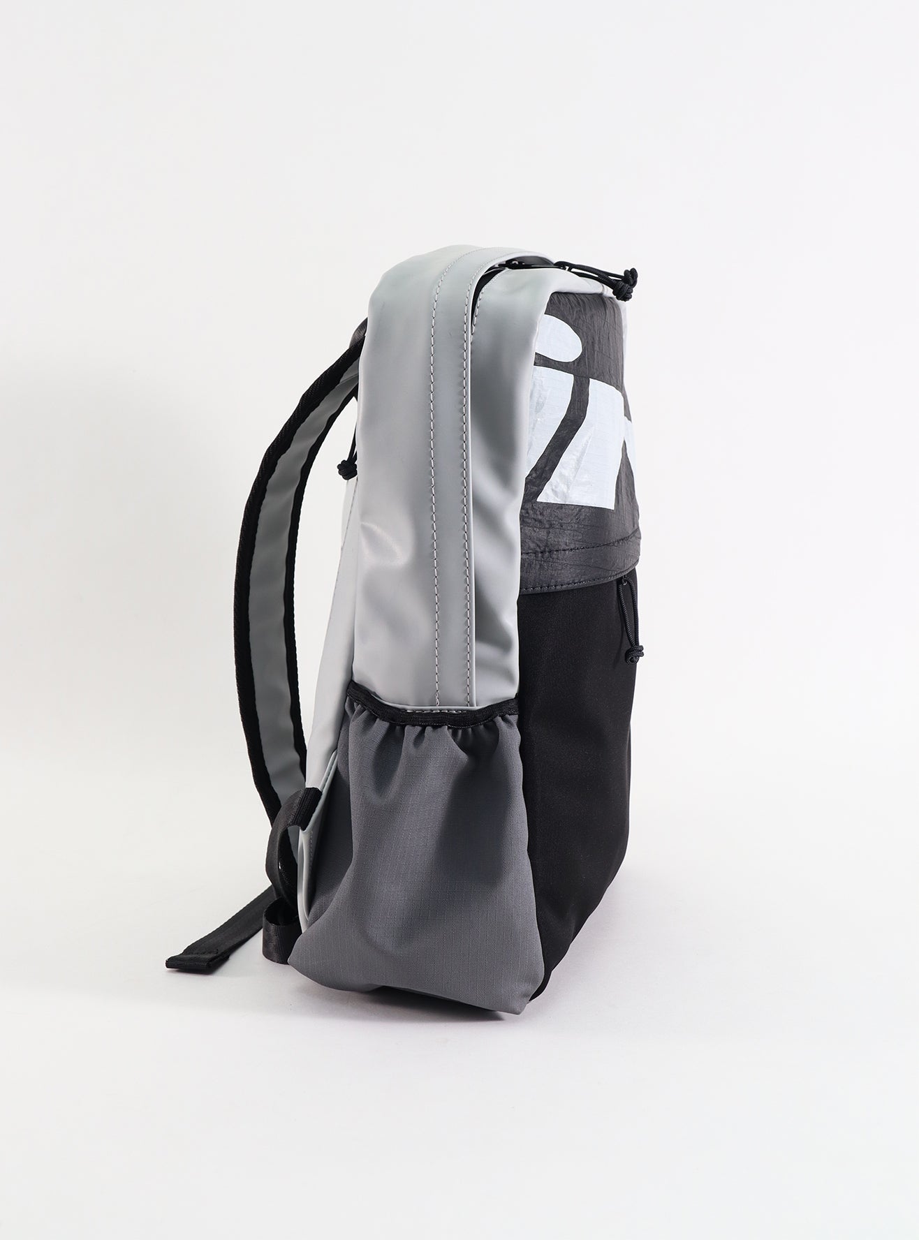 Concealed Zip Backpack Medium (Black-G)
